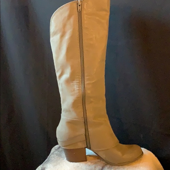 Fergalicious Faux Suede Grey Boots - Picture 4 of 4